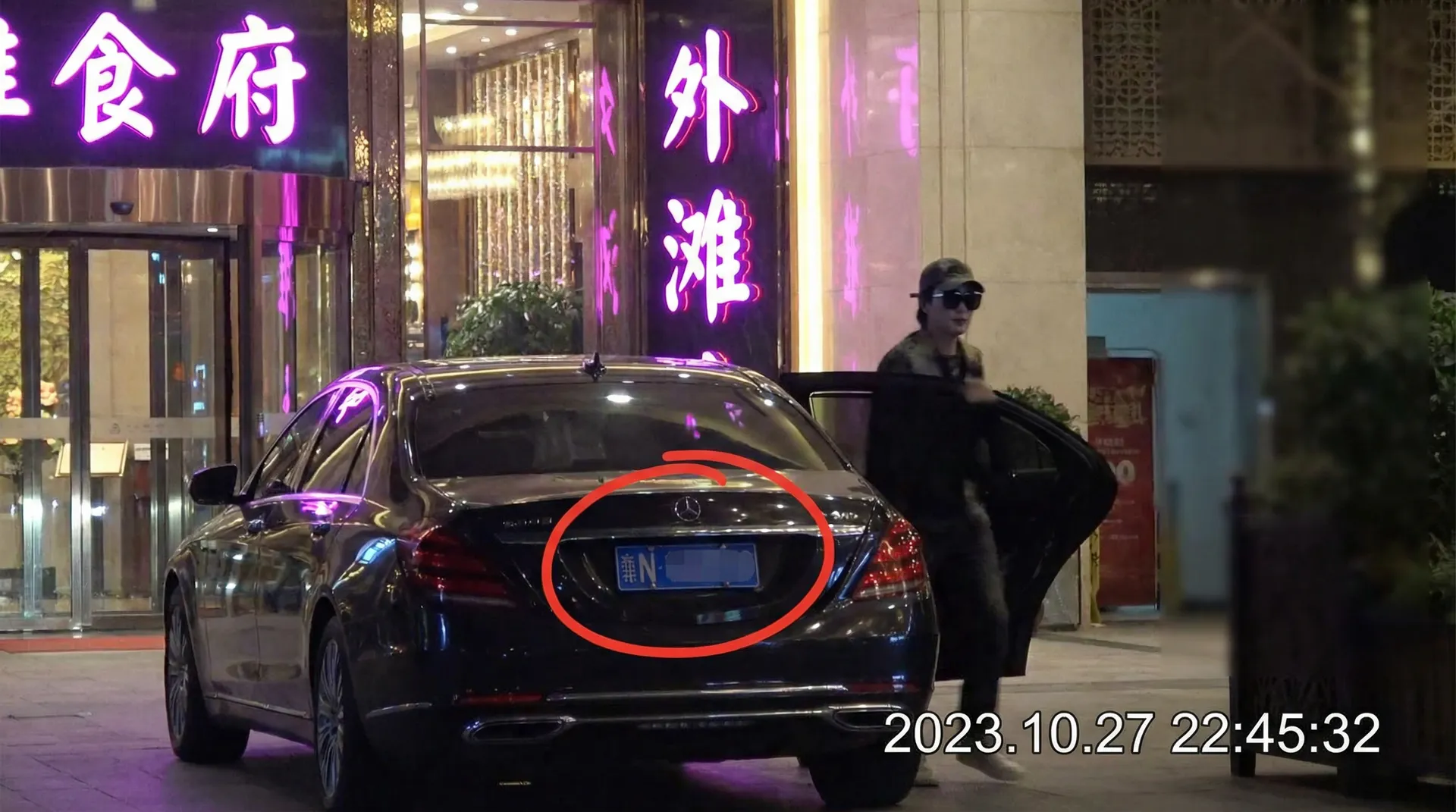 12bet体育网站 - 豪车餐厅外偷拍